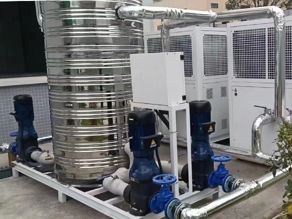 Of de ingebouwde watertank nodig is voor industriële koelmachine